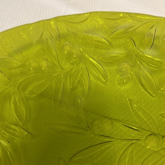 Green Pressed Glass Platter - Picture 4 of 7